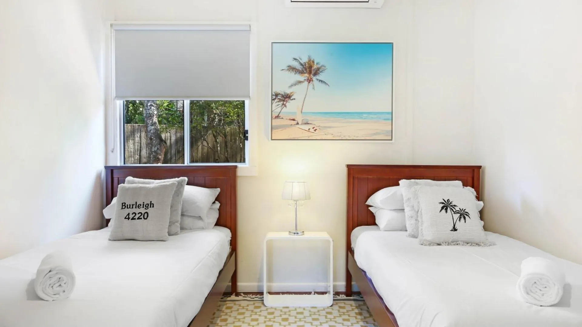 2-Bed Beach House In Burleigh Heads Amidst Nature Gold Coast