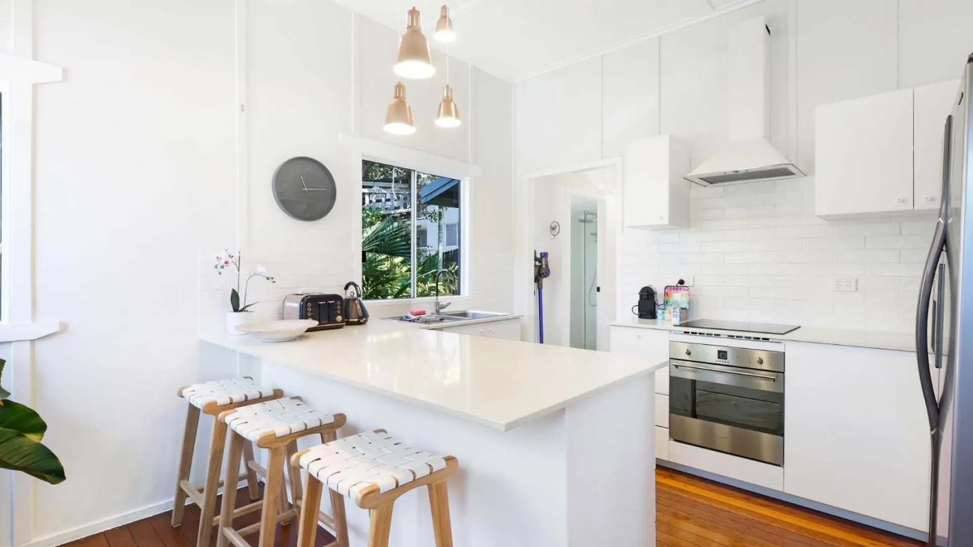 Holiday home 2-Bed Beach House In Burleigh Heads Amidst Nature Gold Coast Australia