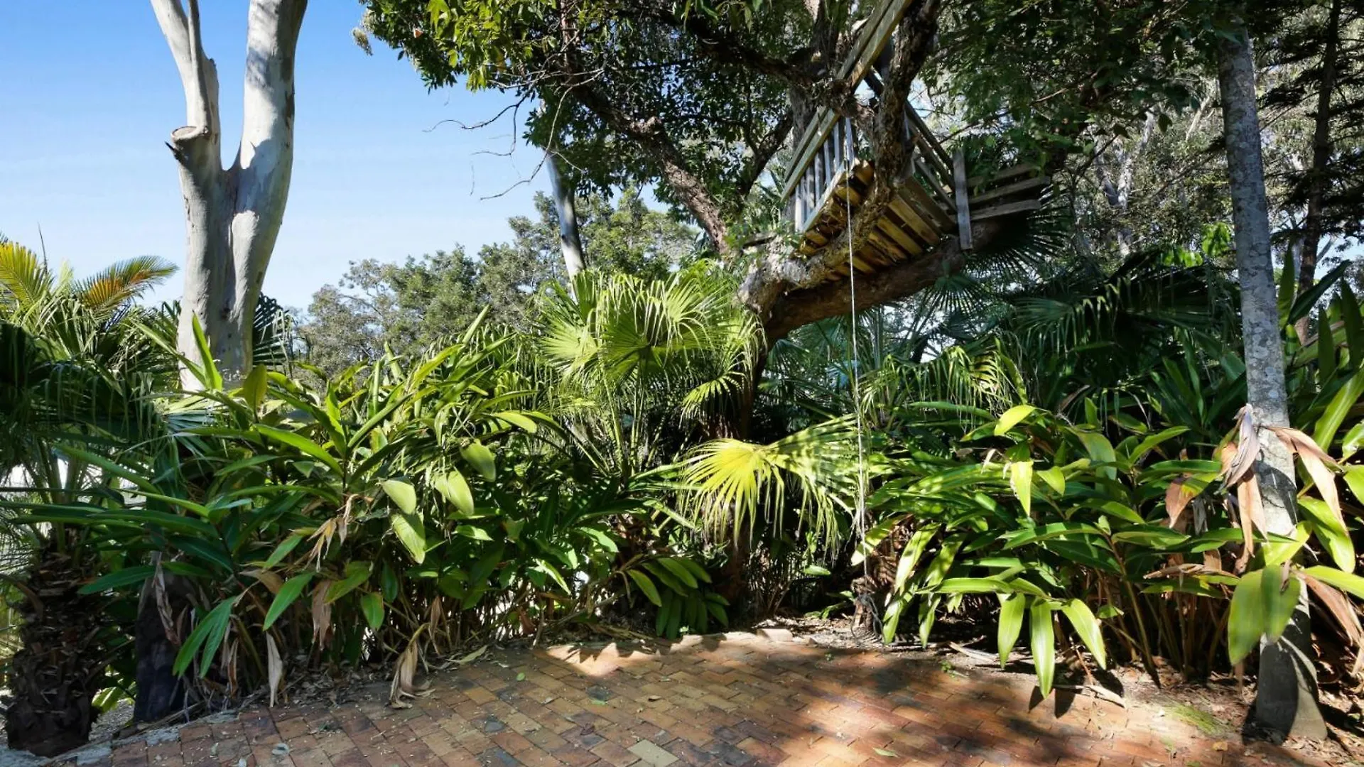 2-Bed Beach House In Burleigh Heads Amidst Nature Gold Coast Australia