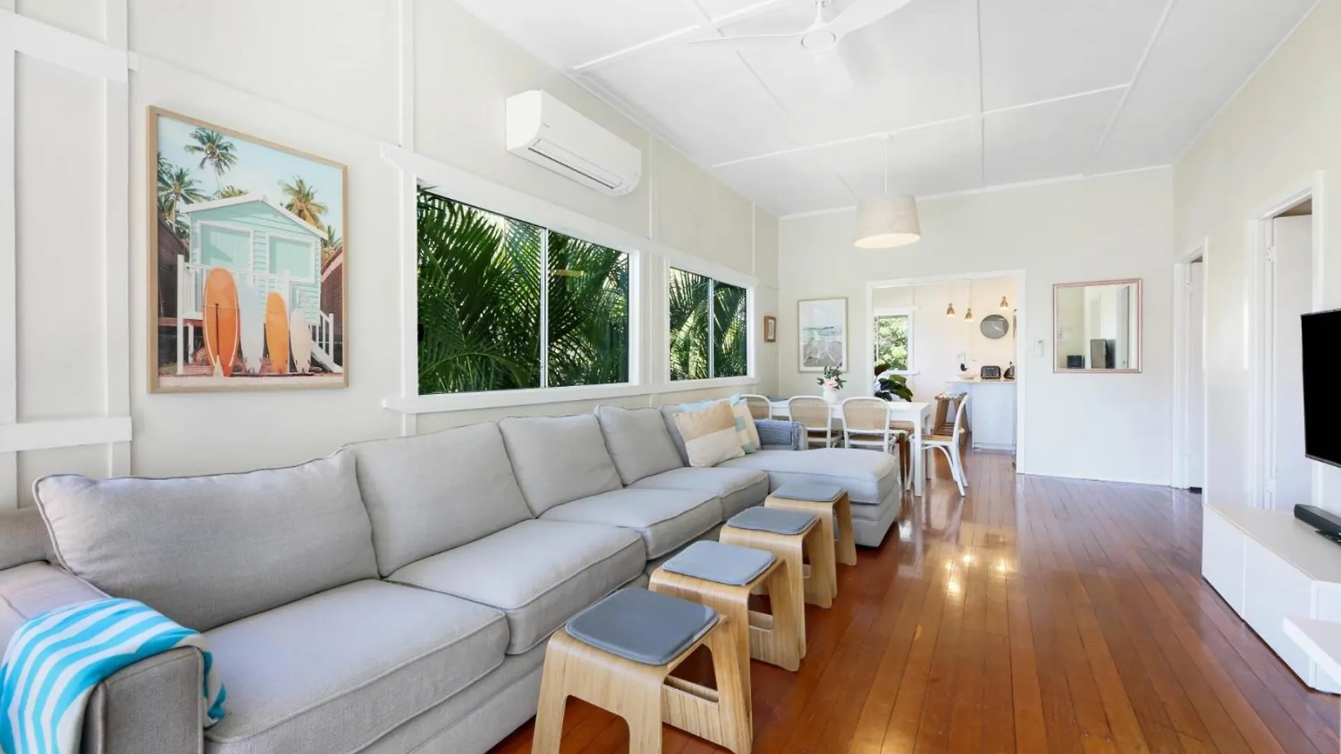 2-Bed Beach House In Burleigh Heads Amidst Nature Gold Coast Holiday home