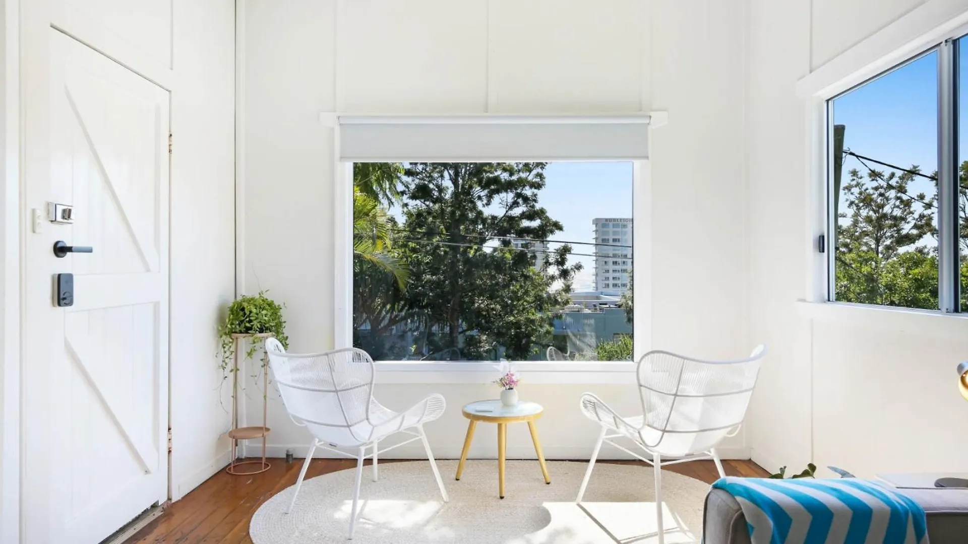 2-Bed Beach House In Burleigh Heads Amidst Nature Gold Coast 0*,